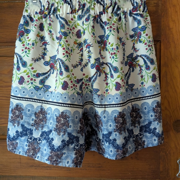 Ces Femme Blue and White Skorts with Floral Pattern - Picture 3 of 6